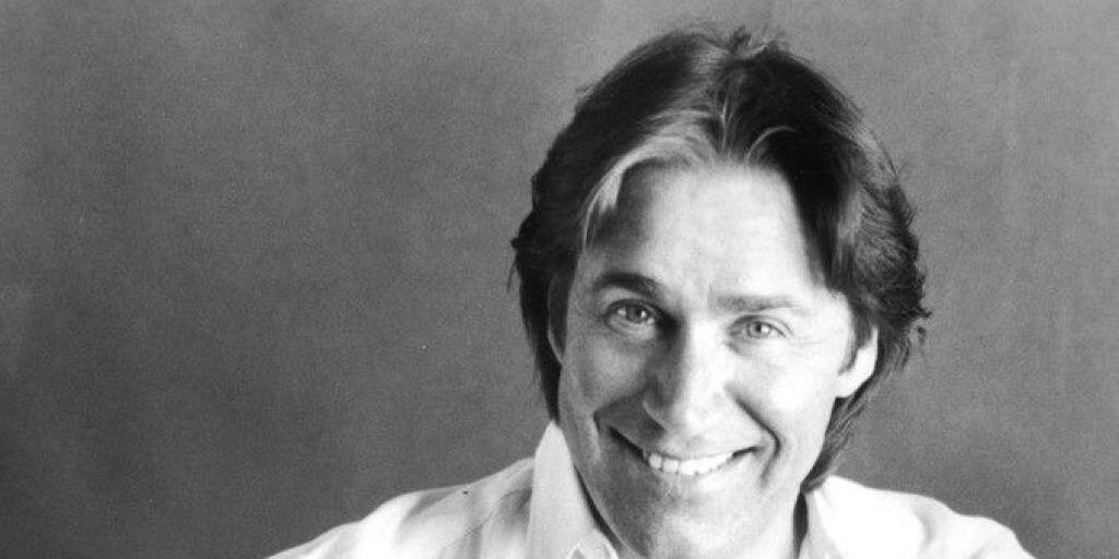 "Same Old Lang Syne" von Dan Fogelberg ist einer von nur vier zeitgenössischen Weihnachtssongs, welche es in die US-Charts geschafft haben. Die anderen sind "The Chipmunk Song" (1958), New Kids on the Block mit "This One's for the Children" (1989) und Mariah Careys "All I Want For Christmas Is You".