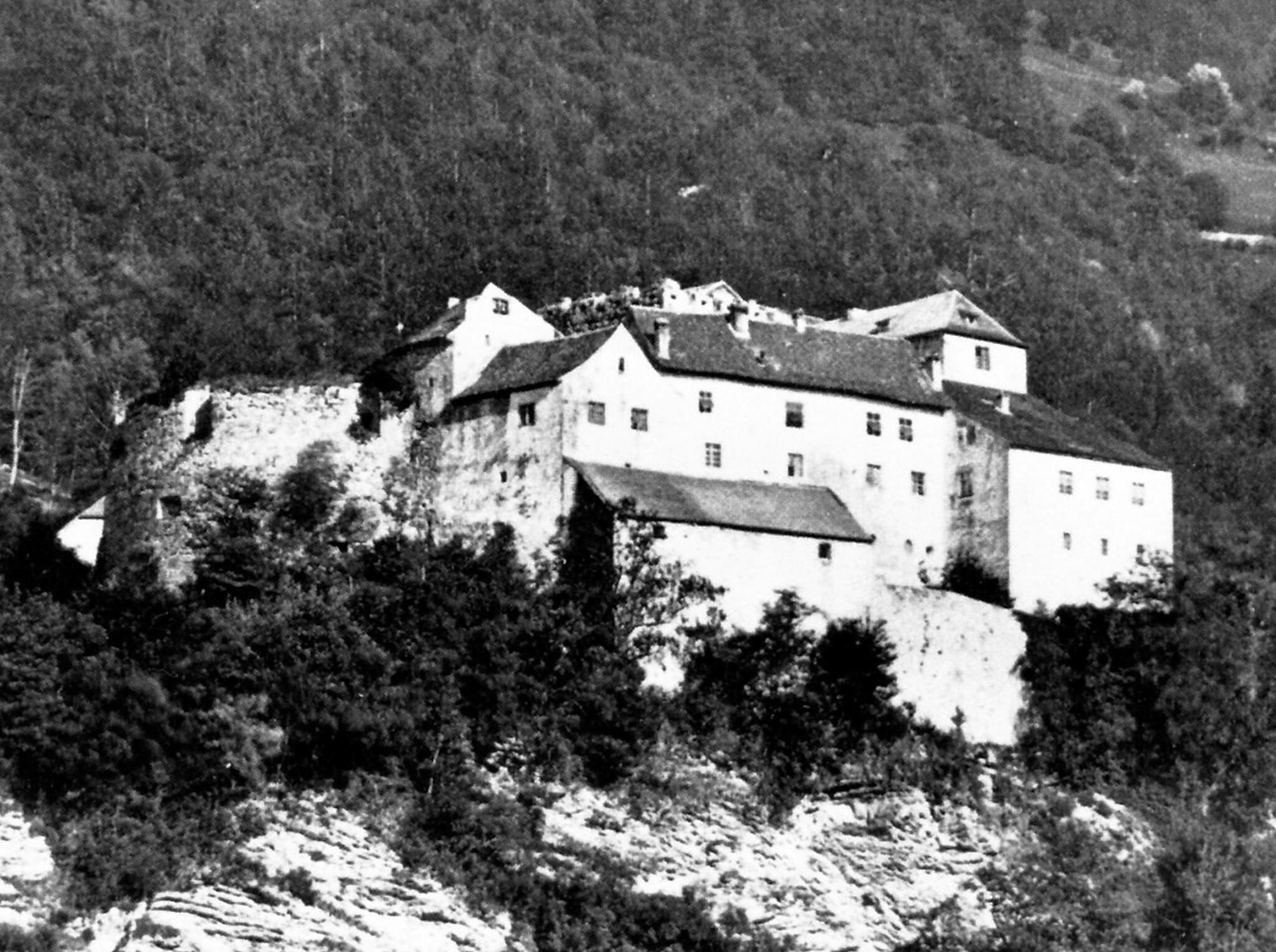 Schloss Burg Unterschied