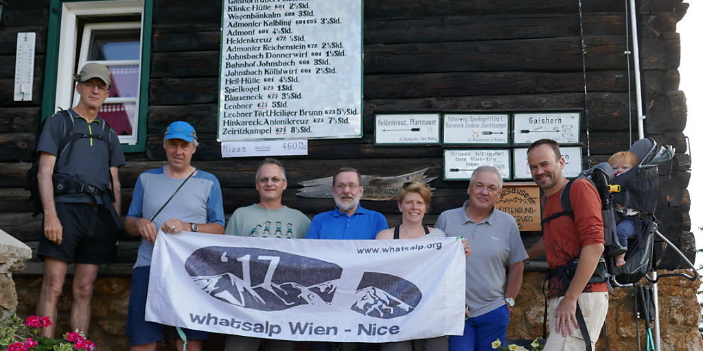 Die "Whatsalp"-Wandertruppe ist seit Montag in der Schweiz unterwegs. Die "Whatsalp"-Wandertruppe ist seit Montag in der Schweiz unterwegs.