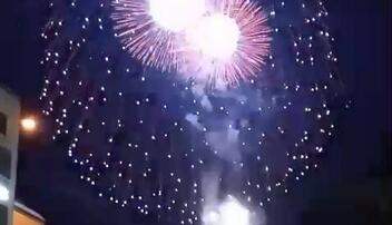 Das Feuerwerk läuft