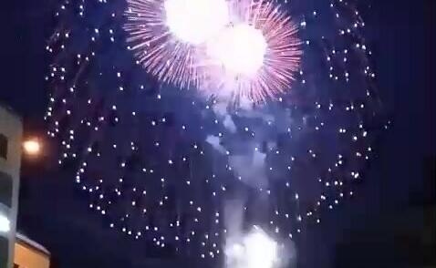 Das Feuerwerk läuft