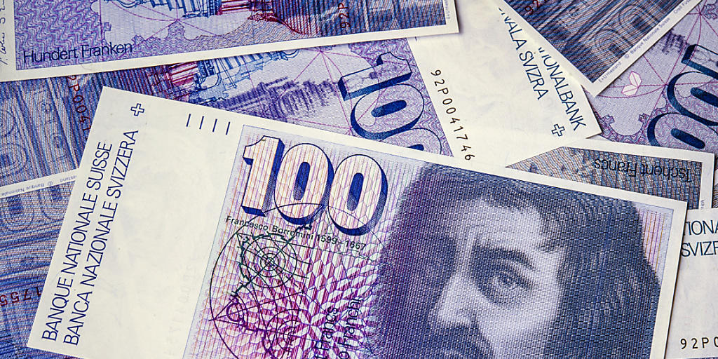 Alte Banknoten sollen in Zukunft unbefristet umgetauscht werden können. Der Bundesrat will die heute geltende Umtauschfrist ab der 6. Banknotenserie von 1976 aufheben. (Archivbild)