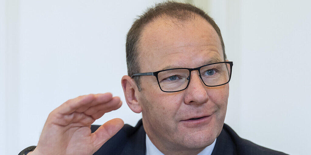 Der Kanton Genf erwartet 2020 ein Defizit von 590 Millionen Franken. Im Bild der Genfer Finanzdirektor Serge Dal Busco. (Archiv)