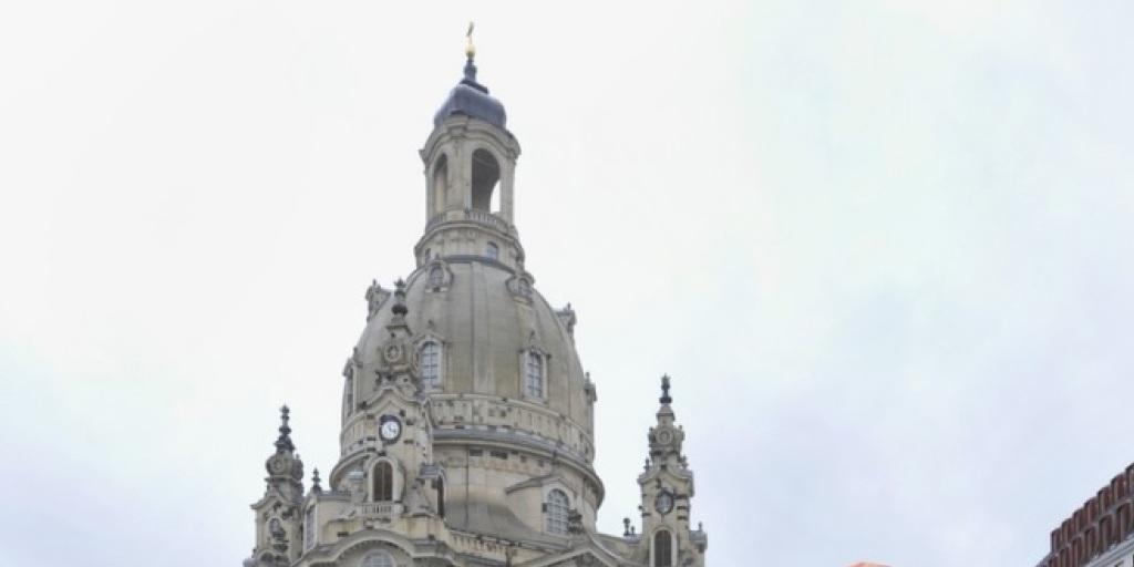 Die Dresdner Frauenkirche im Regen (Archiv)