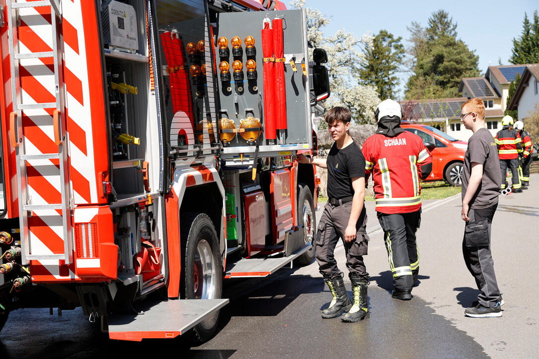 Schluss&uuml;bung beim Kurs f&uuml;r neue Feuerwehrleute beim "Restaurant L&ouml;wen&raquo; in Gamprin-Bendern.