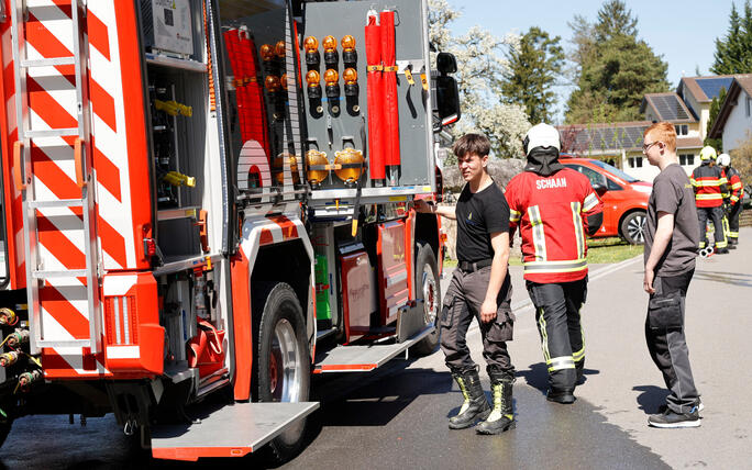Schluss&uuml;bung beim Kurs f&uuml;r neue Feuerwehrleute beim "Restaurant L&ouml;wen&raquo; in Gamprin-Bendern.