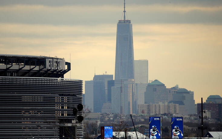 Das Metlife Stadium (l.) in New York City umfasst rund 82 500 Sitzpl&auml;tze und ist Schauplatz des WM-Endspiels 2026.