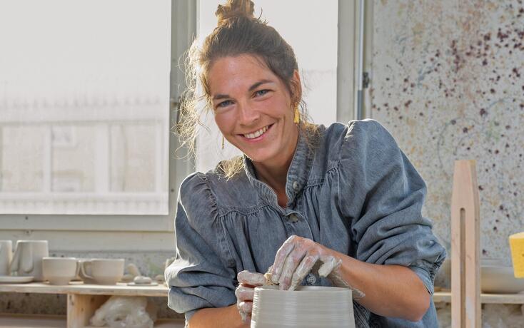 Jasmine Wettler in Grabs