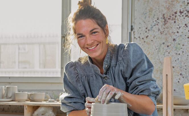 Jasmine Wettler in Grabs