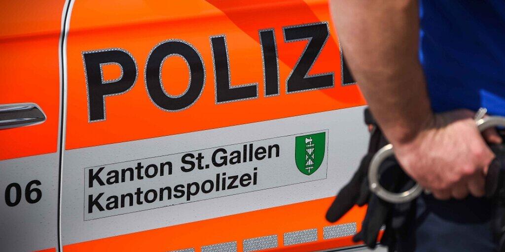 Die St. Galler Polizei hat sechs Personen festgenommen, die am vergangenen Wochenende in der Stadt St. Gallen an zwei Gewaltdelikten beteiligt gewesen sein sollen. Bei den Auseinandersetzungen wurden zwei Personen verletzt. (Symbolbild)