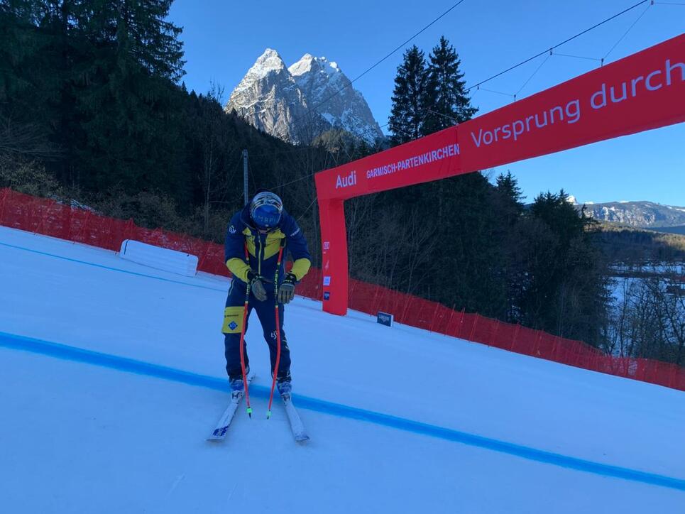 i der Pisten-Besichtigung versucht sich Marco Pfiffner die Abl&auml;ufe zu merken.