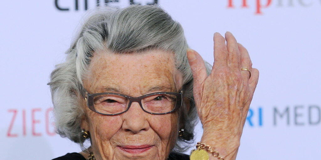 Jedem bekannt, wenn auch nur vom Namen her: Die britische Schriftstellerin Rosamunde Pilcher ist im Alter von 94 Jahren gestorben. (Archivbild) Jedem bekannt, wenn auch nur vom Namen her: Die britische Schriftstellerin Rosamunde Pilcher ist im Alter von 94 Jahren gestorben. (Archivbild)