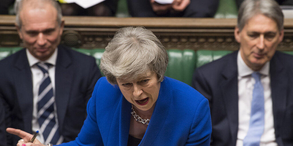 Theresa May am Mittwochabend im Parlament in London kurz vor der Vertrauensabstimmung, die sie dann gewann.
