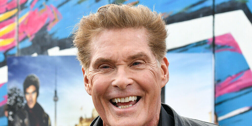 Man kann es heimlich hören, muss aber nicht. "Open Your Eyes", das neue Album von David Hasselhoff, ist eine gelungene Überraschung. Man kann es heimlich hören, muss aber nicht. "Open Your Eyes", das neue Album von David Hasselhoff, ist eine gelungene Überraschung.