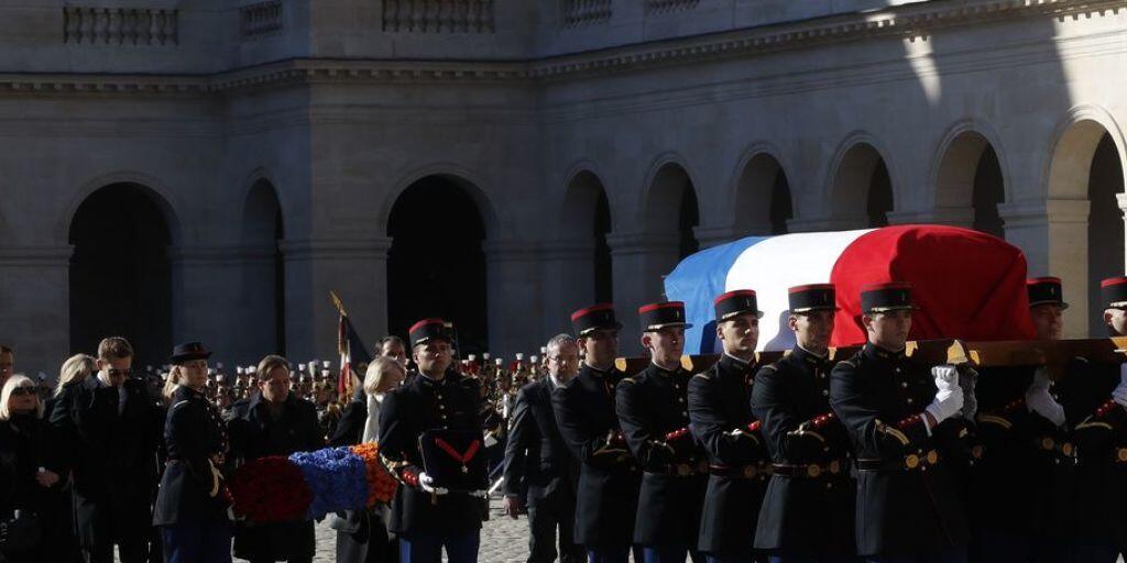 Mit einer nationalen Gedenkfeier ist Charles Aznnavour am 5. Oktober 2018 in Paris beigesetzt worden. Der Sänger war 1. Oktober im Alter von 94 Jahren verstorben.