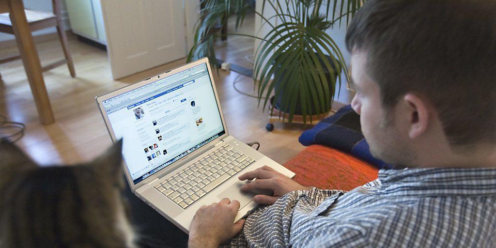 Facebook-Nutzer sollen künftig selber darüber entscheiden können, welche Werbung ihnen angezeigt wird. Werbeblocker will das soziale Netzwerk dagegen aushebeln.