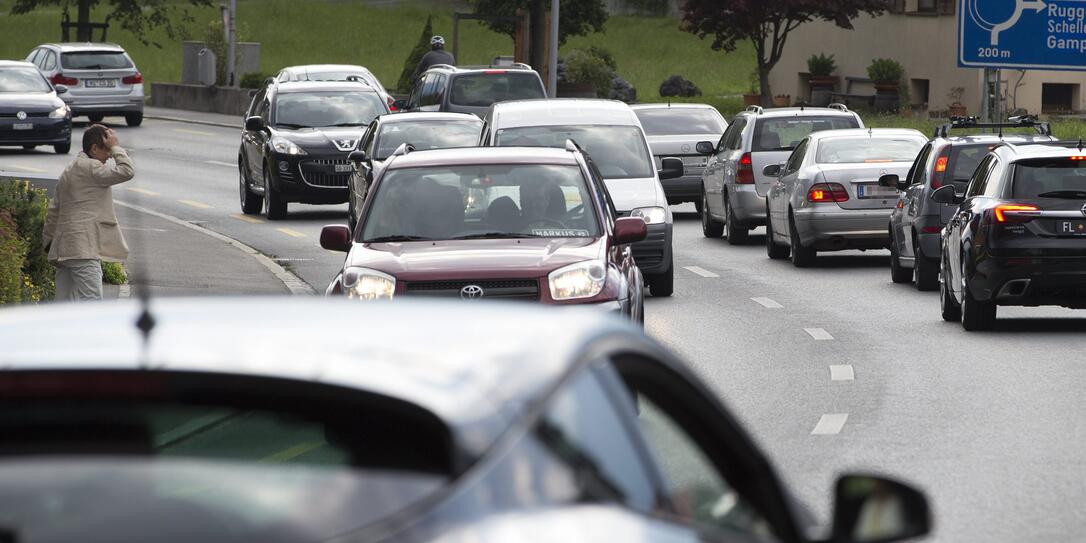 Verkehr Auto Abgase Umwelt Strasse 140618