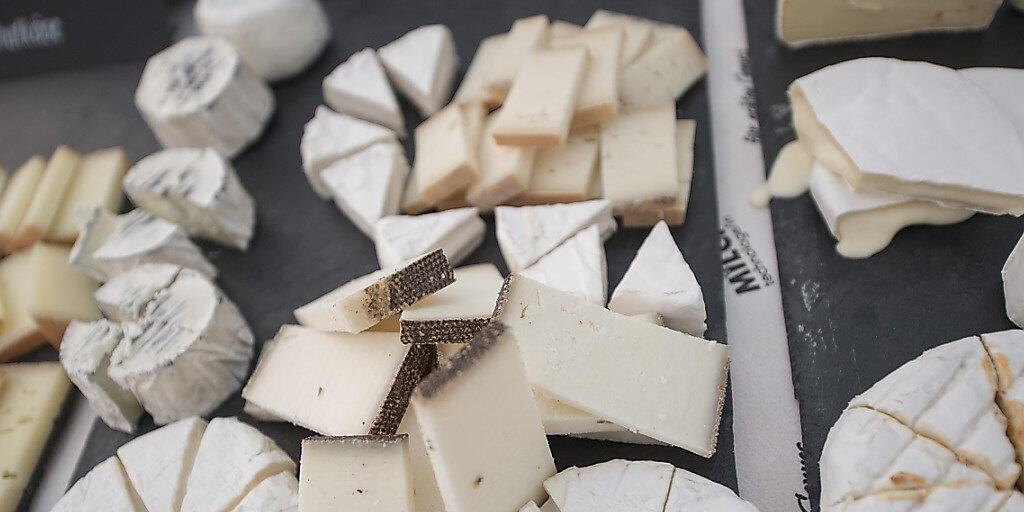 Schweizerinnen und Schweizer haben im letzten Jahr pro Kopf 320 Gramm Käse mehr gegessen. (Archivbild) Schweizerinnen und Schweizer haben im letzten Jahr pro Kopf 320 Gramm Käse mehr gegessen. (Archivbild)