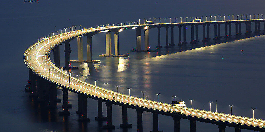 Die Hongkong-Zhuhai-Macau-Brücke ist am Dienstag offiziell eingeweiht worden.