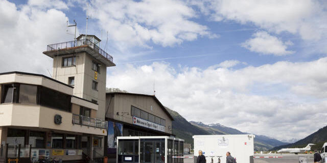 Tower, Hangar und Flugfeld des Flugplatzes Samedan (Archiv)