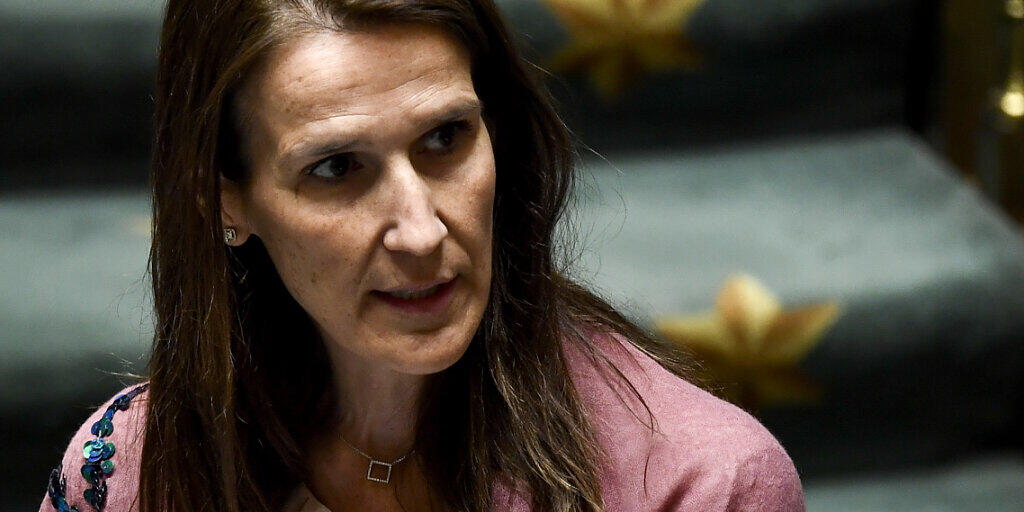 ARCHIV - Sophie Wilmès, die damalige Premierministerin und jetzige Außenministerin von Belgien, nimmt an einer Plenarsitzung der Abgeordnetenkammer im Parlament teil. Foto: Dirk Waem/BELGA/dpa