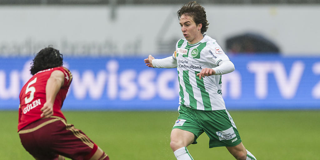 Gianluca Gaudino (am Ball) setzt seine Karriere in der Serie A bei Chievo Verona fort Gianluca Gaudino (am Ball) setzt seine Karriere in der Serie A bei Chievo Verona fort