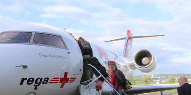 Team der Humanitären Hilfe reist nach Kathmandu (Rega/Keystone) Team der Humanitären Hilfe reist nach Kathmandu (Rega/Keystone)