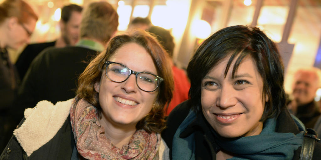 Frisch für die Zürcher SP in den Nationalrat gewählt: Mattea Meyer (l.) und Min Li Marti, hier an der SP-Wahlfeier in Zürich. Seit Einführung des Frauenstimmrechts 1971 war der Frauenanteil im Nationalrat nie so hoch wie in der kommenden Legislatur