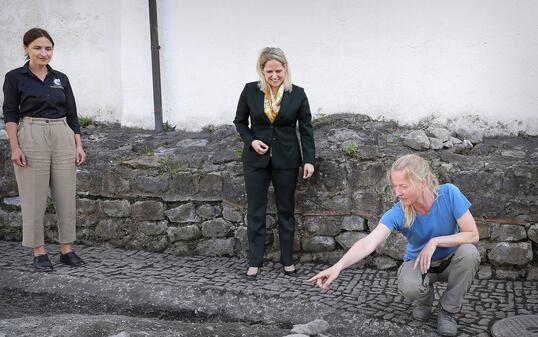Archäologische Grabung in Schaan; mit Katrin RR Eggenberger - D
