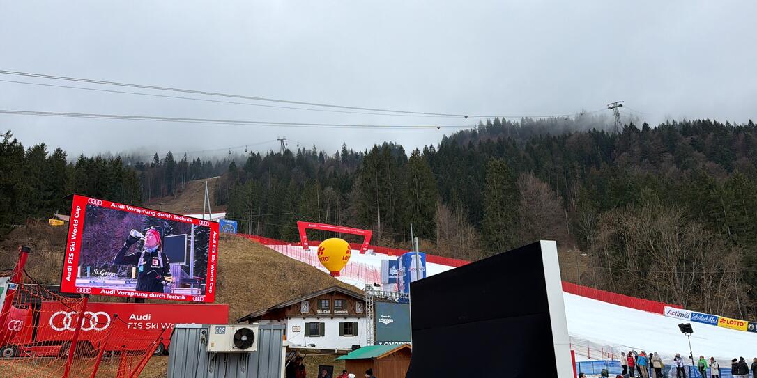 Dichter Nebel in Garmisch verhindert den Super-G-Start auf der Kandahar.