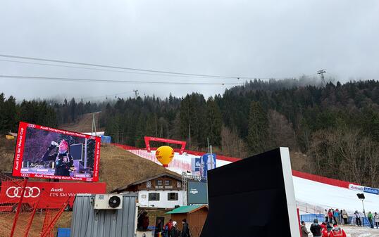 Dichter Nebel in Garmisch verhindert den Super-G-Start auf der Kandahar.