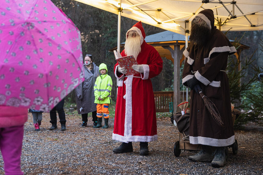 Samichlaus besucht die Heuwiese
