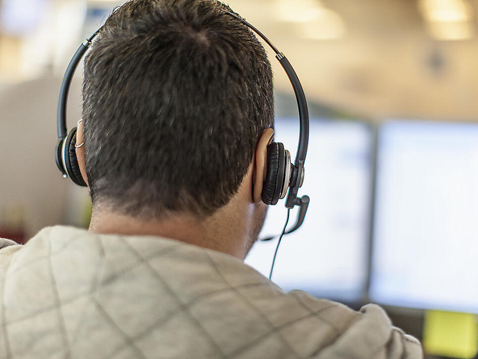 Weil die Kunden weniger Telefonbefragungen in Auftrag geben, schliesst GfK sein Telefonlabor in Hergiswil NW. (Themenbild)
