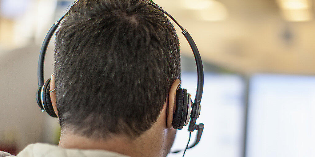 Weil die Kunden weniger Telefonbefragungen in Auftrag geben, schliesst GfK sein Telefonlabor in Hergiswil NW. (Themenbild)