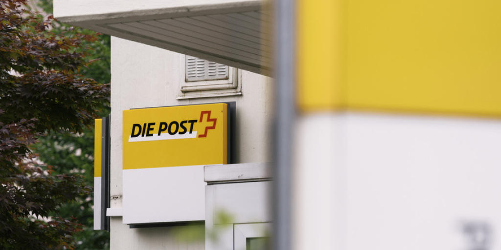 Im Kanton Freiburg könnten bald fast die Hälfte aller Poststellen geschlossen werden. Die Post hat eine entsprechende Überprüfung angekündigt. (Symbolbild)