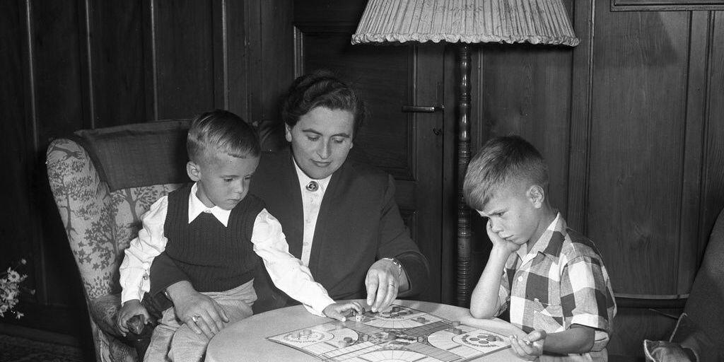 Wenn Mütter und Kinder zusammen spielen, synchronisieren sich ihre Hirnwellen. (Archivbild)