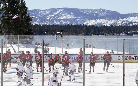 Die herrliche Kulisse beim NHL-Outdoor-Game am Lake Tahoe - aber die Sonne und das Eis bereitete den Organisatoren viel Sorge