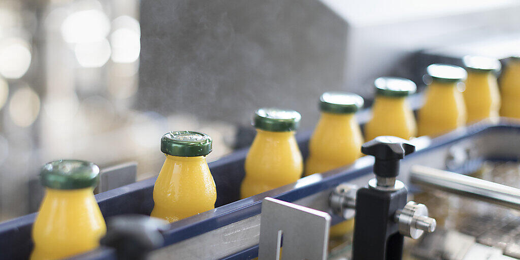 Klassischer Orangensaft rückt bei den Konsumenten zunehmend in den Hintergrund: Umsatz und Absatz nehmen ab. Im Trend sind derzeit exotische Fruchtsäfte. (Symbolbild)