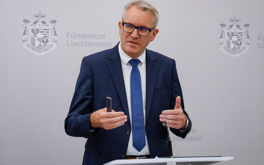 Liechtenstein Vaduz Medienraum Regierungsgebaeude PK Konzept Raum und Mobilitaet 2025 Regierungsrat Daniel Oehry