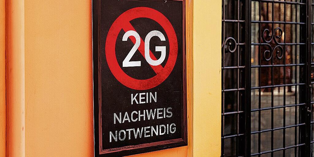 2g, anmelden, business, check, corona, coronavirus, covid, covid19, deutsch, deutschland, diagnostik, eingang, einschr‰nkung, ende, epidemie, etikett, fenster, freiheit, gastronomie, gefahr, genesen, gesetz, gesperrt, gesund, gesundheit, hintergrund, impfu