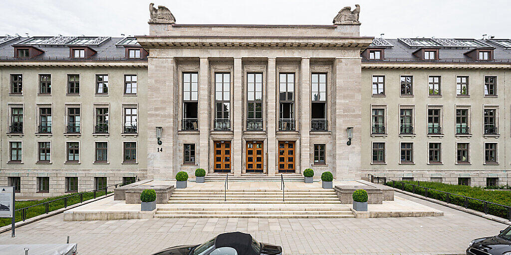 Das ehemalige Generalkommando der Wehrmacht in Hamburg. In dem Gebäudekomplex befinden sich heute Luxus-Wohnungen. Foto: Daniel Reinhardt/dpa Das ehemalige Generalkommando der Wehrmacht in Hamburg. In dem Gebäudekomplex befinden sich heute Luxus-Wohnungen. Foto: Daniel Reinhardt/dpa
