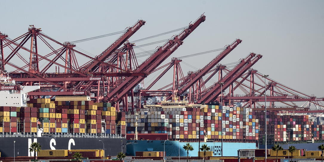 Los Angeles Port backlog has cargo traffic paralized Los Angeles Port backlog has cargo traffic paralized