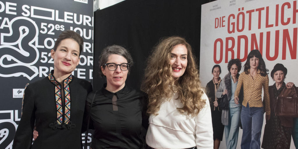Erste Erfolge für "Die Göttliche Ordnung": Rachel Braunschweig (r) wurde am Schweizer Filmpreis für ihre Nebenrolle ausgezeichnet, Regisseurin Petra Volpe (M) für das Beste Drehbuch - auch Hauptdarstellerin Marie Leuenberger (l) könnte heute Abend noch gewinnen. (Archivbild)