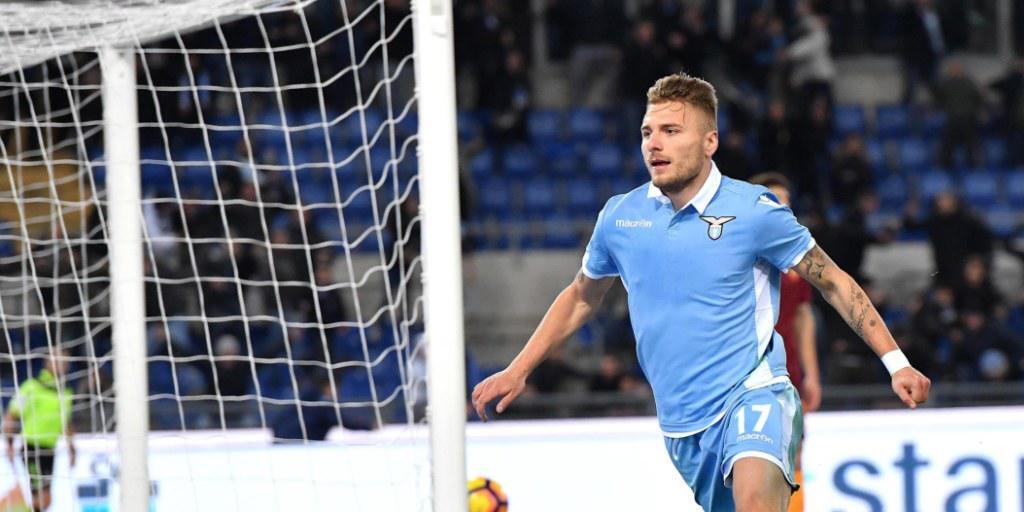 Lazio-Stürmer Ciro Immobile dreht nach seinem Tor zum 2:0 jubelnd ab