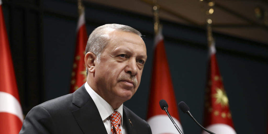 Der türkische Präsident Recep Tayyip Erdogan verteidigte in einem Interview mit der ARD die Debatte über die Wiedereinführung der Todesstrafe in der Türkei nach dem Putschversuch. Das Volk wolle sie. (Archivbild) Der türkische Präsident Recep Tayyip Erdogan verteidigte in einem Interview mit der ARD die Debatte über die Wiedereinführung der Todesstrafe in der Türkei nach dem Putschversuch. Das Volk wolle sie. (Archivbild)