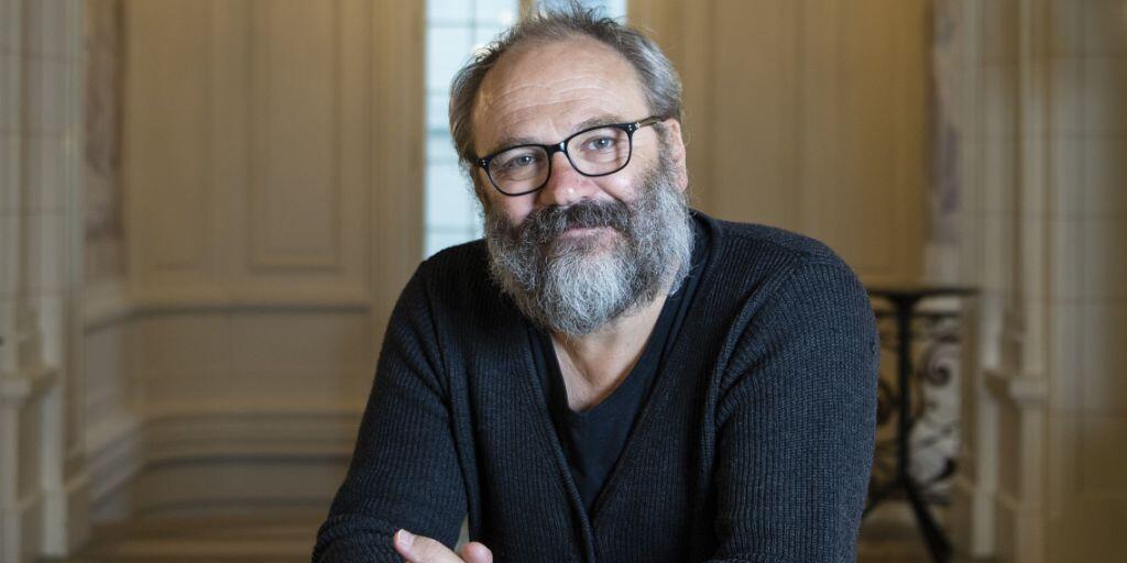 Cihan Inan, Schauspieldirektor am Konzert Theater Bern, bringt die erste deutschsprachige Bühnenfassung des Filmklassikers "The Great Dictator" auf die Berner Bühne: "Charlie Chaplins Appell an die Vernunft und die Menschlichkeit ist auch für mich die zentrale Botschaft."