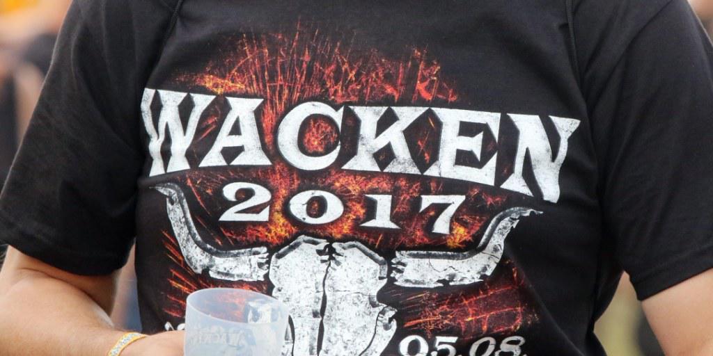 Das Wacken Open Air Heavy Metal Music Festival in Schleswig-Holstein hat begonnen. Fans aus aller Welt - auch aus der Schweiz - pilgern jedes Jahr an den Anlass, der als einer der bedeutendsten seiner Art weltweit gilt. Das Wacken Open Air Heavy Metal Music Festival in Schleswig-Holstein hat begonnen. Fans aus aller Welt - auch aus der Schweiz - pilgern jedes Jahr an den Anlass, der als einer der bedeutendsten seiner Art weltweit gilt.