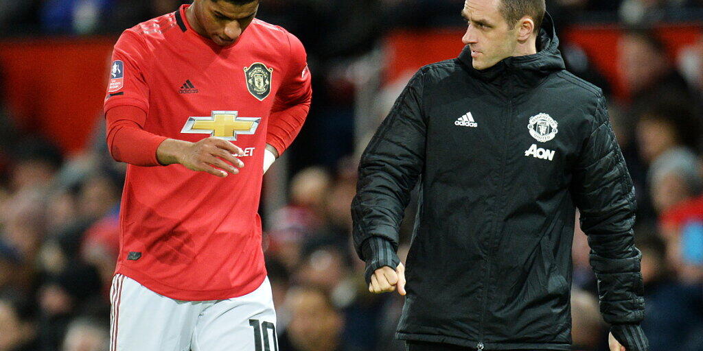 Wegen einer Rückenverletzung droht Manchester Uniteds Stürmer Marcus Rashford das Saisonende