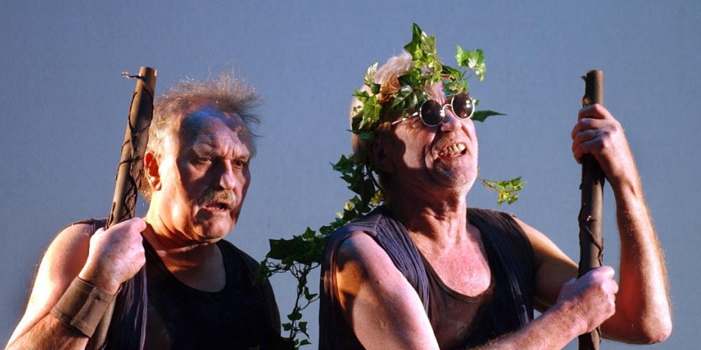 Stefan Lisewski - hier (r) 2004 als Theiresias in den "Bacchen" in Schaan FL - ist gestorben (Archiv). Stefan Lisewski - hier (r) 2004 als Theiresias in den "Bacchen" in Schaan FL - ist gestorben (Archiv).