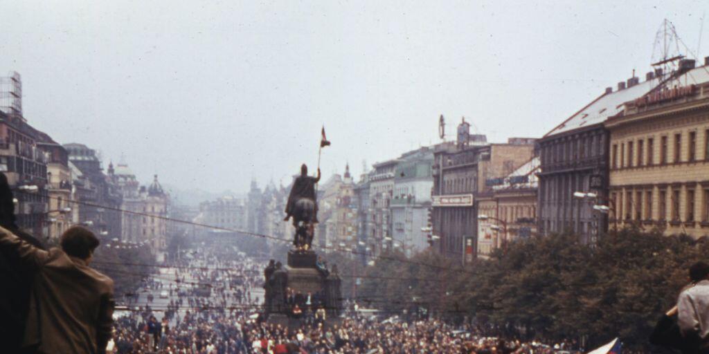 Im August 1968 protestierten Tausende von Menschen in Prag gegen die russische Invasion. 300'000 Menschen verliessen in der Folge das Land. Rund 12'000 fanden in der Schweiz eine neue Heimat. (Archiv)